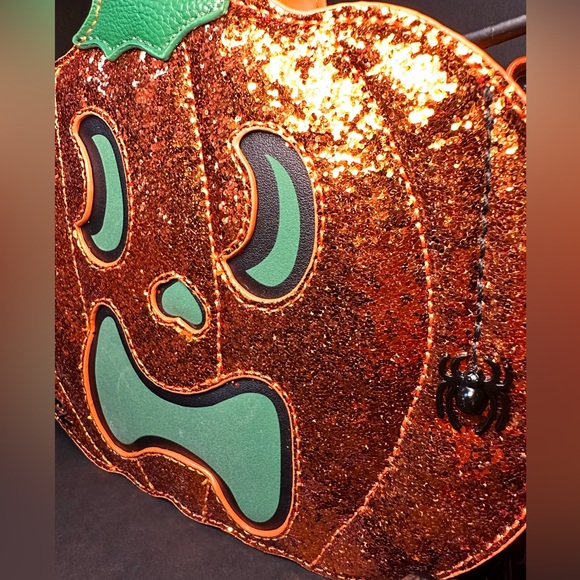 Betsey Johnson glow in the dark XOPump bag 🎃 - Picture 5 of 10